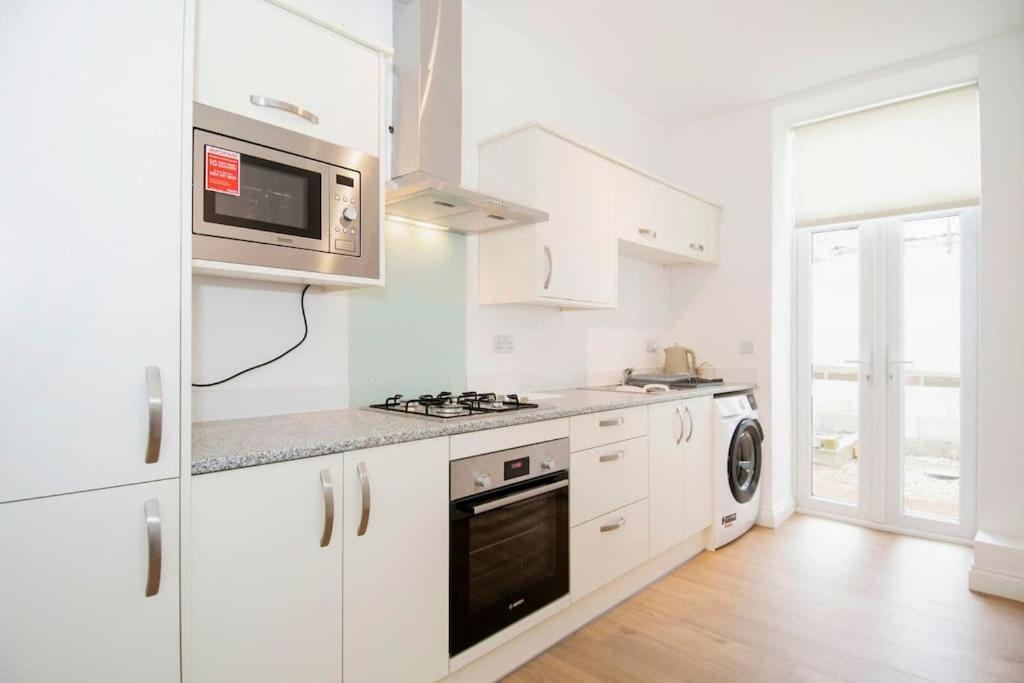 Open Plan 1 Bed Flat For Professional Bills Included Plymouth