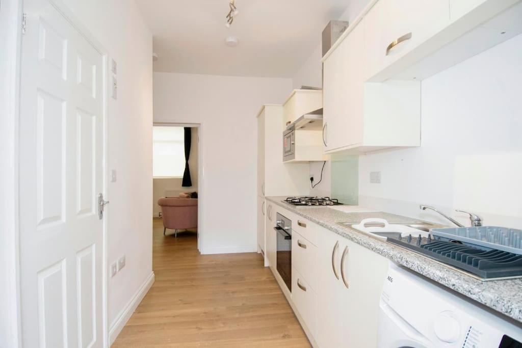Open Plan 1 Bed Flat For Professional Bills Included Apartment