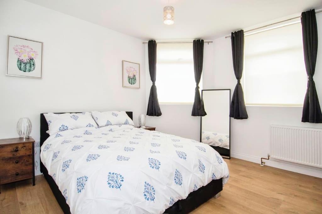 Apartment Open Plan 1 Bed Flat For Professional Bills Included